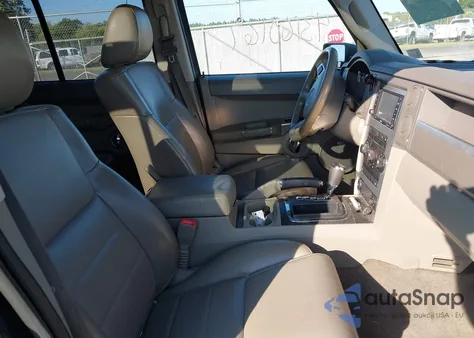 2010 Jeep Commander Sport z USA, uszkodzony, nr VIN 1J4RG4GK3AC108768